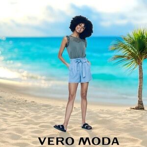 Vero Moda, Light Blue Paperbag Shorts – Size L
